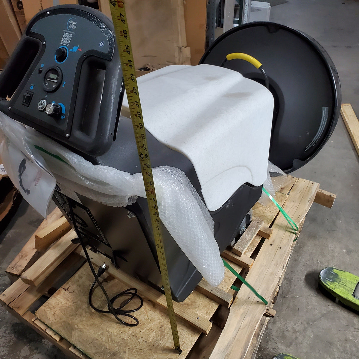 Amano Pioneer Eclipse 27" 300BU Battery Floor Burnisher | 27-28"